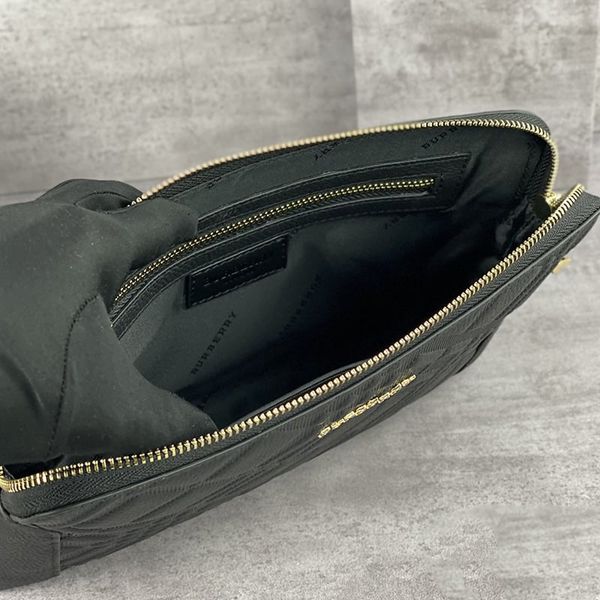 Vi da nam Burberry khóa số B3391