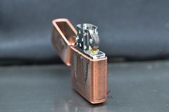 Zippo Armor Đồng Cổ Khắc Sâu Cây Thánh Giá Z377