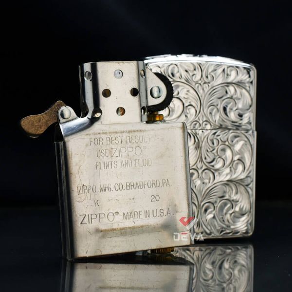 Zippo Armor Khắc Nổi Hoa Văn Mạ Bạc ZN127