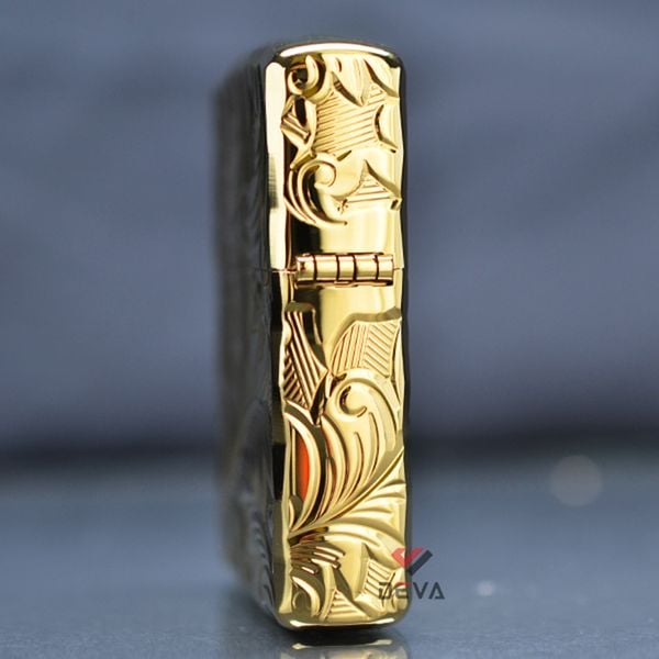 Zippo Armor mạ vàng hoa văn cổ điển ZN317