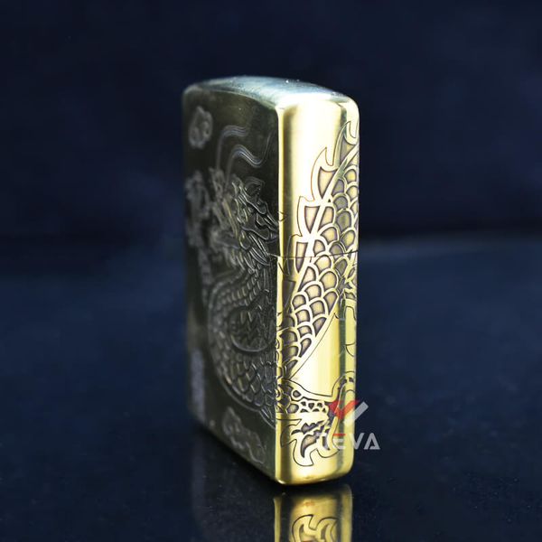 Zippo Khắc Sâu Rồng Vàng Bay Lượn ZN321