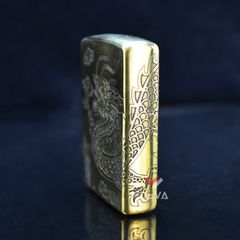 Zippo Khắc Sâu Rồng Vàng Bay Lượn ZN321