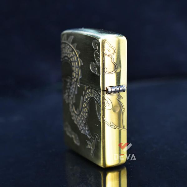 Zippo Khắc Sâu Rồng Vàng Bay Lượn ZN321