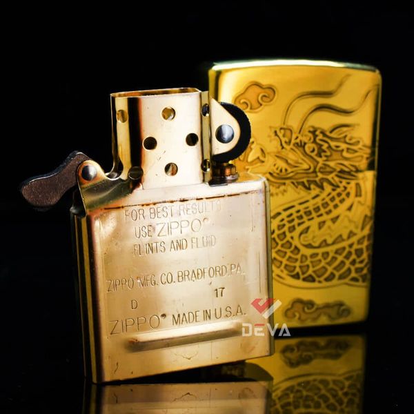 Zippo Khắc Sâu Rồng Vàng Bay Lượn ZN321
