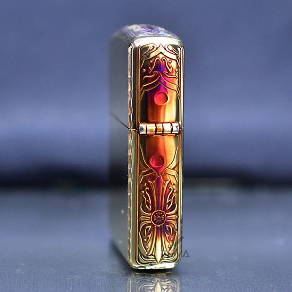 Zippo Armor viền gõ búa cạnh hoa văn đồng cháy bản giới hạn ZN325