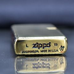 Zippo Armor viền gõ búa cạnh hoa văn đồng cháy bản giới hạn ZN325