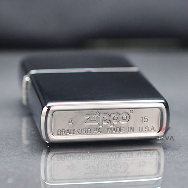 Zippo Bạc Bóng Dập Chìm Biều Tượng Zippo Crown Stamp Z07