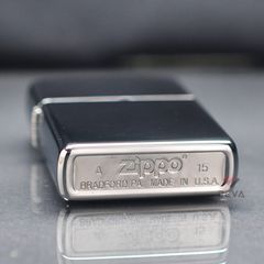 Zippo Bạc Bóng Dập Chìm Biều Tượng Zippo Crown Stamp Z07