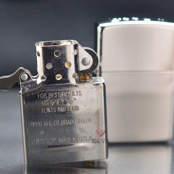 Zippo Bạc Bóng Dập Chìm Biều Tượng Zippo Crown Stamp Z07