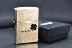 Zippo Bạc Cổ Khắc Cỏ 4 Lá ZK66