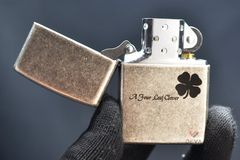 Zippo Bạc Cổ Khắc Cỏ 4 Lá ZK66
