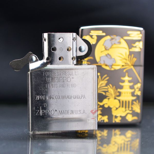 Zippo Bản Giới Hạn Khắc Tranh Mạ Vàng Thỏ Ngọc Dưới Trăng ZN165