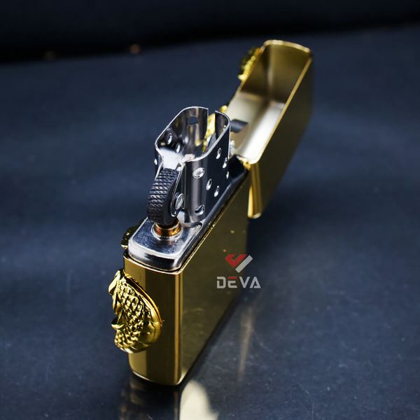 Zippo Ốp Tượng Rồng Mạ Vàng Uốn Lượn ZN299