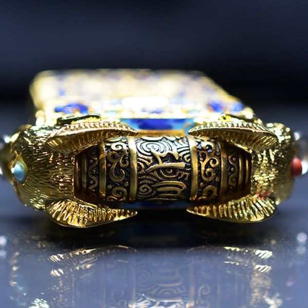 Zippo Bọc Lưới Vàng Sơn Mài Con Quay Thần Thú ZN378