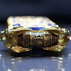 Zippo Bọc Lưới Vàng Sơn Mài Con Quay Thần Thú ZN378