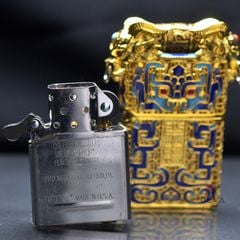 Zippo Bọc Lưới Vàng Sơn Mài Con Quay Thần Thú ZN378