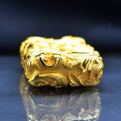 Zippo Bọc Phù Điêu Hoa Văn Cổ Điển Mạ Vàng ZN179