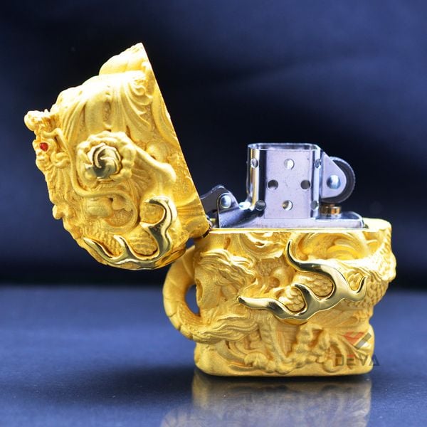 Zippo Bọc Phù Điêu Tượng Rồng Cầm Châu Mạ Vàng ZN180