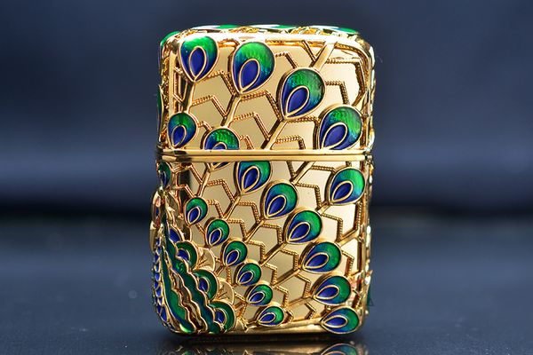 Zippo Bọc Vàng Chủ Đề Khổng Tước Phú Quý ZN359