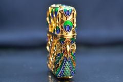 Zippo Bọc Vàng Chủ Đề Khổng Tước Phú Quý ZN359