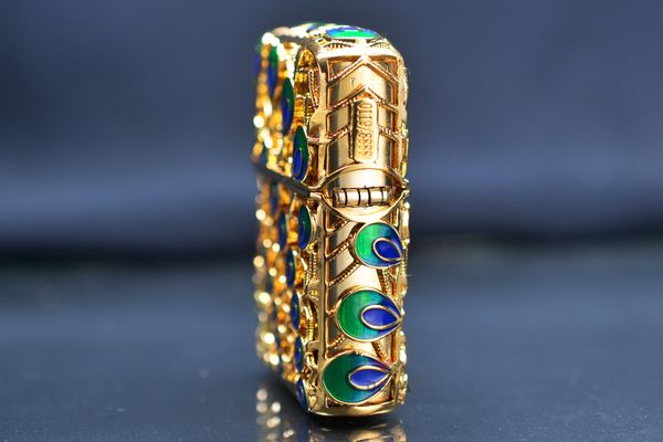 Zippo Bọc Vàng Chủ Đề Khổng Tước Phú Quý ZN359