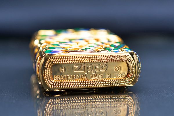 Zippo Bọc Vàng Chủ Đề Khổng Tước Phú Quý ZN359