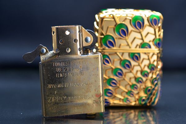 Zippo Bọc Vàng Chủ Đề Khổng Tước Phú Quý ZN359