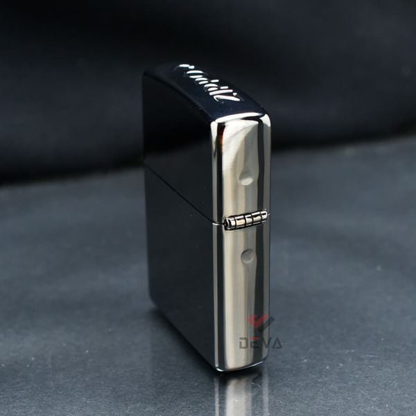 Zippo Distinctive Top Khắc Hoa Văn Chủ Đề An American Classic Z196