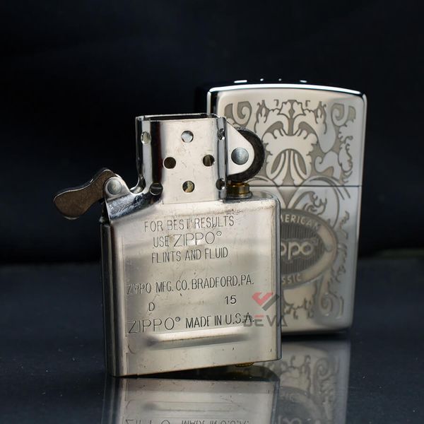 Zippo Distinctive Top Khắc Hoa Văn Chủ Đề An American Classic Z196