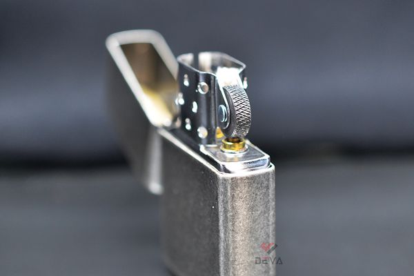 Bật lửa Zippo Mỹ màu bạc cổ ZT30