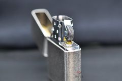 Bật lửa Zippo Mỹ màu bạc cổ ZT30