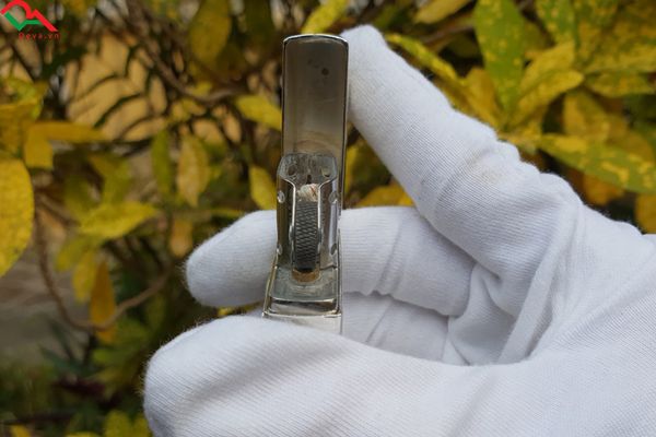 Zippo dán emblem Thạch Sùng  1997 C255