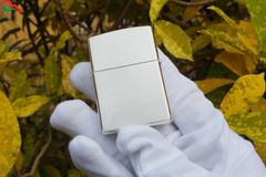 Zippo dán emblem Thạch Sùng  1997 C255