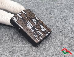 Zippo hoa văn gỗ cổ C09