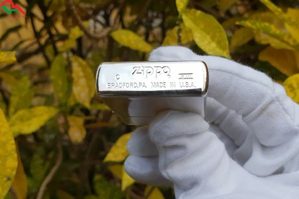 Zippo dán emblem Thạch Sùng  1997 C255