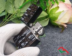 Zippo hoa văn gỗ cổ C09
