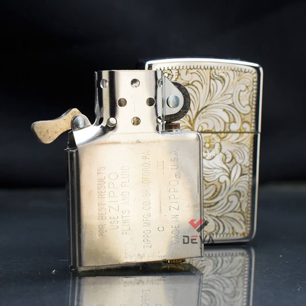 Set Zippo 1995 silver plate hoa văn mạ vàng C10