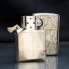 Set Zippo 1995 silver plate hoa văn mạ vàng C10