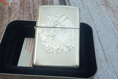 Zippo Đời 1995 Hoa Văn C722