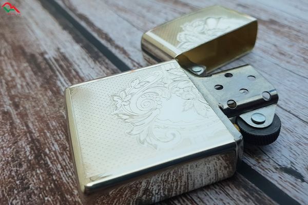 Zippo Đời 1995 Hoa Văn C722