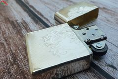Zippo Đời 1995 Hoa Văn C722