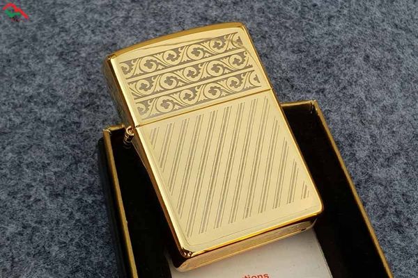Zippo Cổ Hoa Văn Mạ Vàng 2001 C379