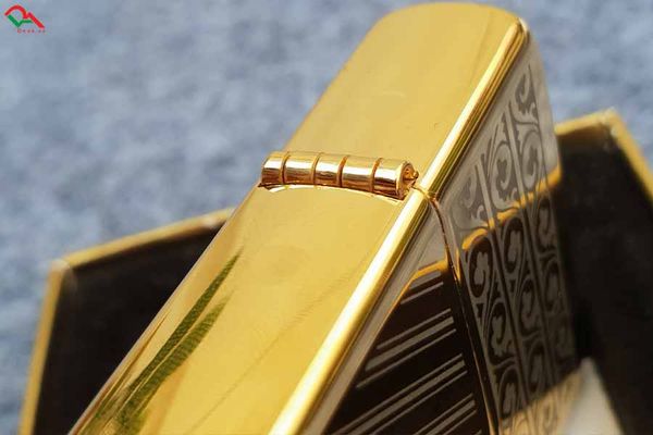 Zippo Cổ Hoa Văn Mạ Vàng 2001 C379