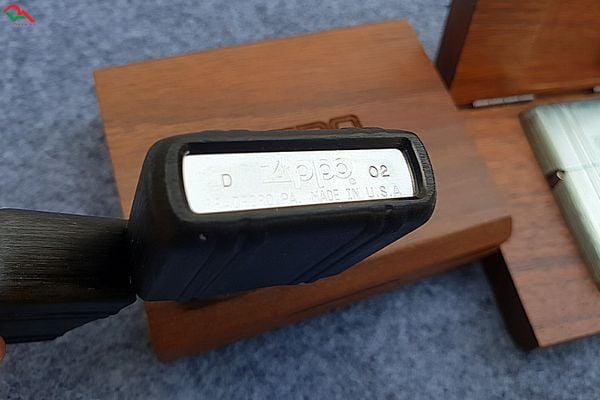 Zippo Ốp Emblem Zero - Thiết Kế Tối Giản Sang Trọng - Đời Năm 2002 C684