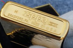 Zippo mạ vàng 1999 Khắc Hoa Văn C371