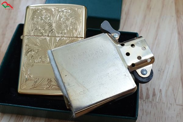 Zippo Cổ Mạ Vàng 1992 Hoa Văn C225