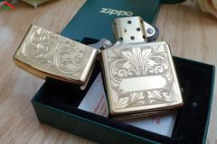 Zippo Cổ Mạ Vàng 1992 Hoa Văn C225