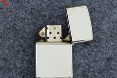 Zippo bạc bóng 1981 C317