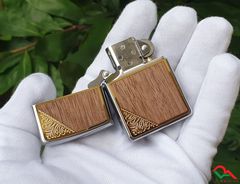 Zippo ốp gỗ hoa văn góc ZN178