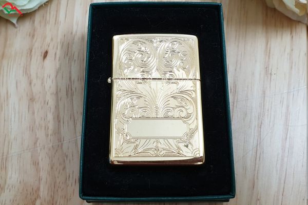 Zippo Cổ Mạ Vàng 1992 Hoa Văn C225